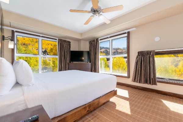 The Peaks Resort and Spa image 2